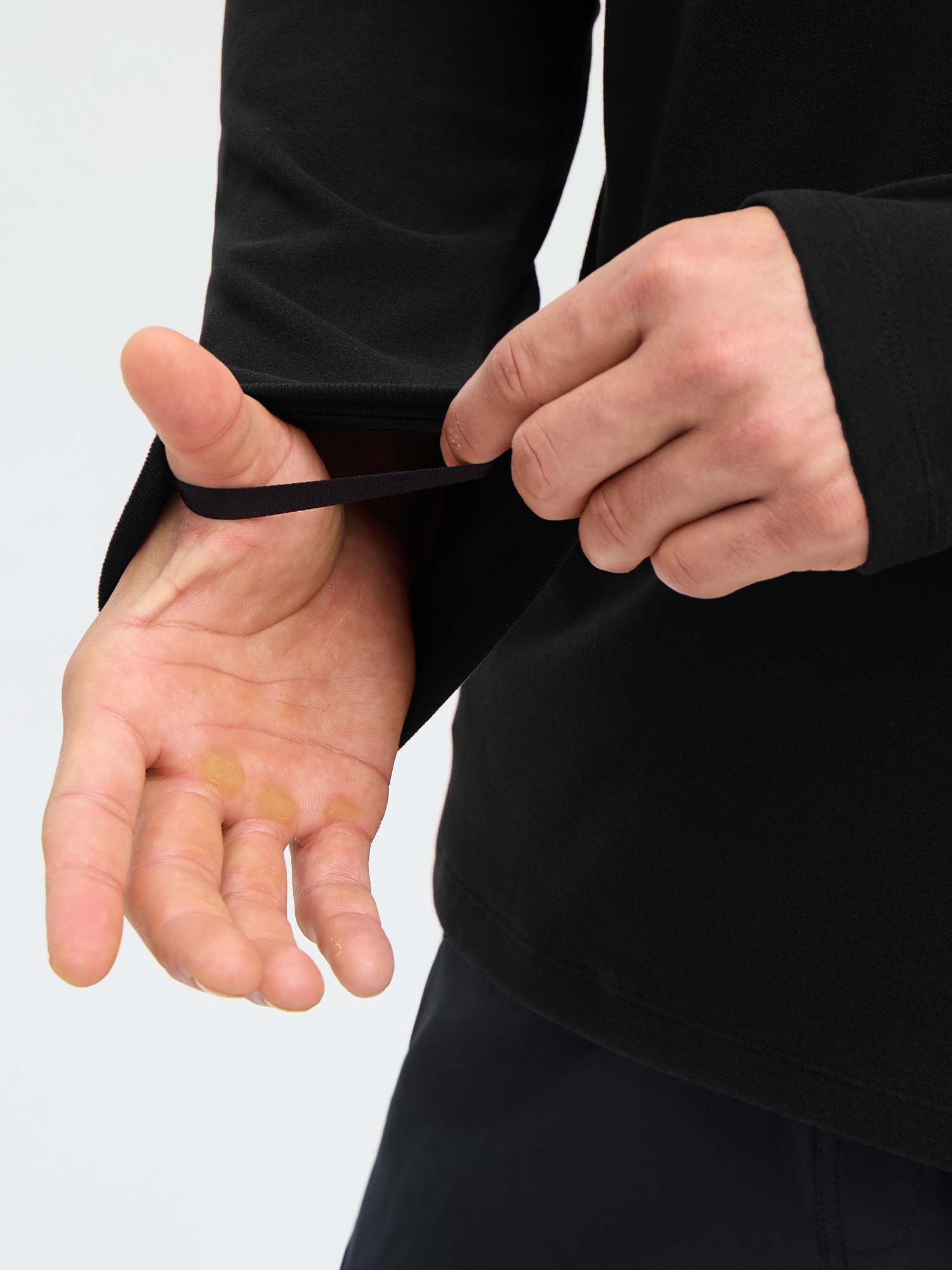 Herren Laufshirt mit halbem Reißverschluss, Fronttasche und langen Ärmeln aus Fleece